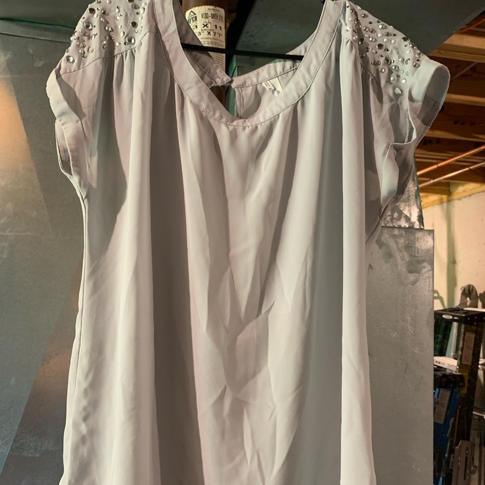 Shoulder detail top